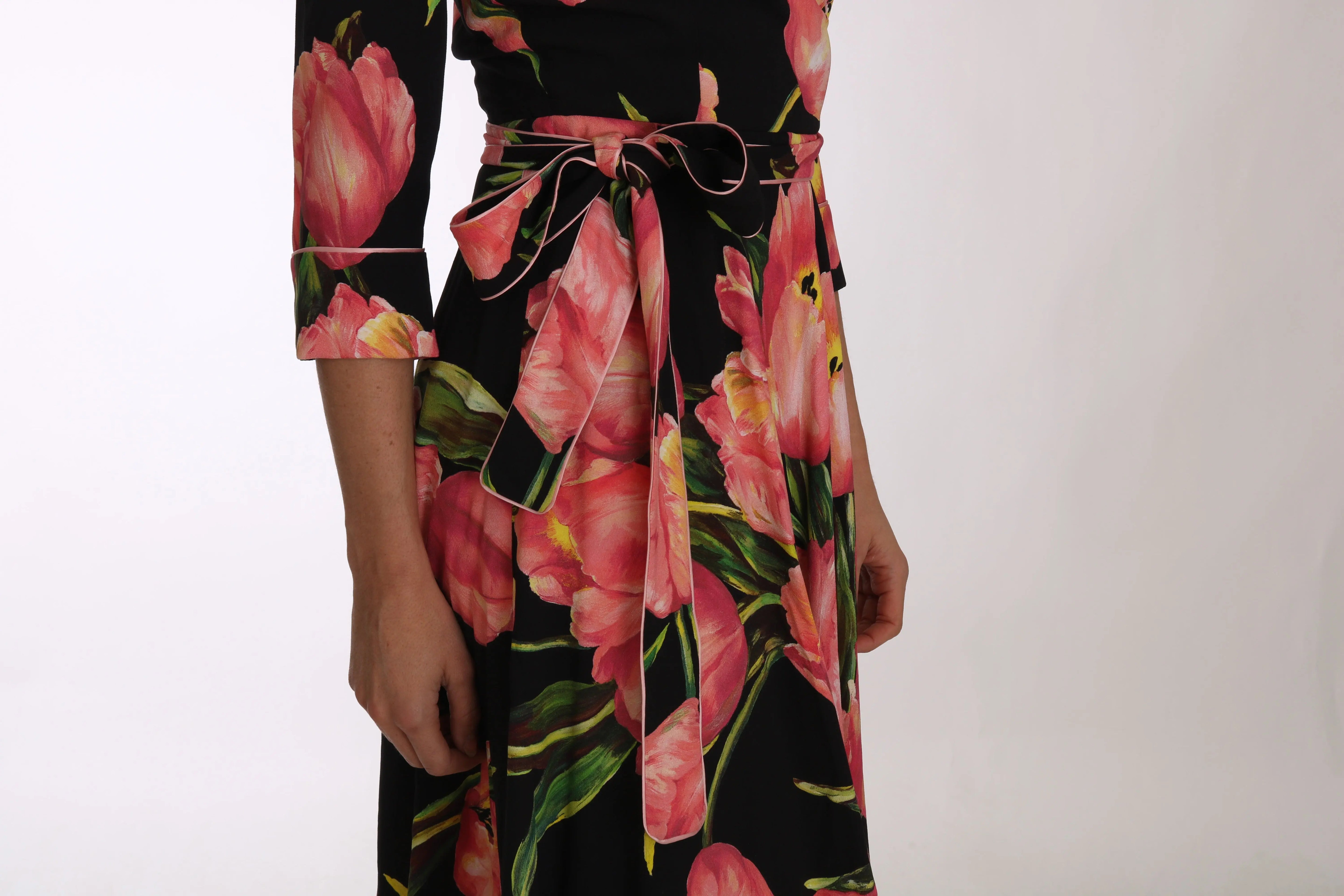 Robe Dolce & Gabbana à imprimé tulipes noires Dolce & Gabbana
