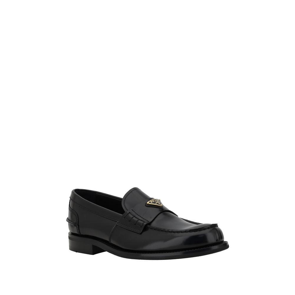 Loafers Prada avec plaque triangulaire noires