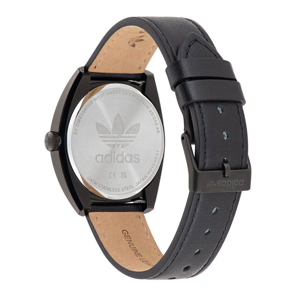 Montre noire en cuir noire
