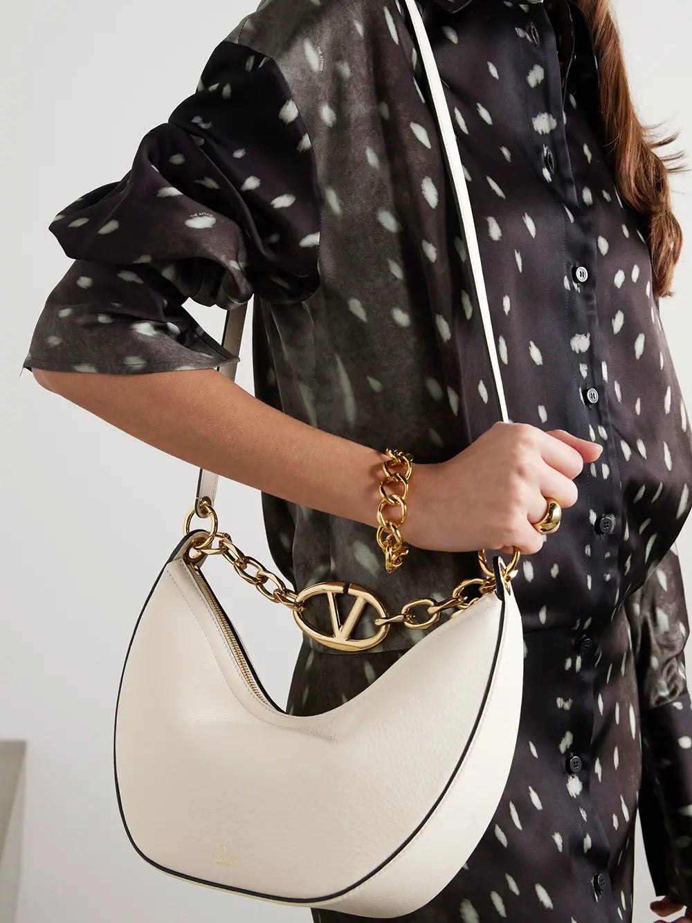 Sac Valentino Garavani Small Hobo ivoire Valentino Garavani