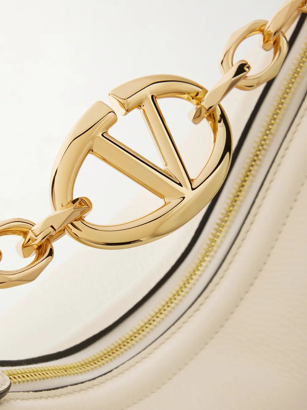 Sac Valentino Garavani Small Hobo ivoire Valentino Garavani