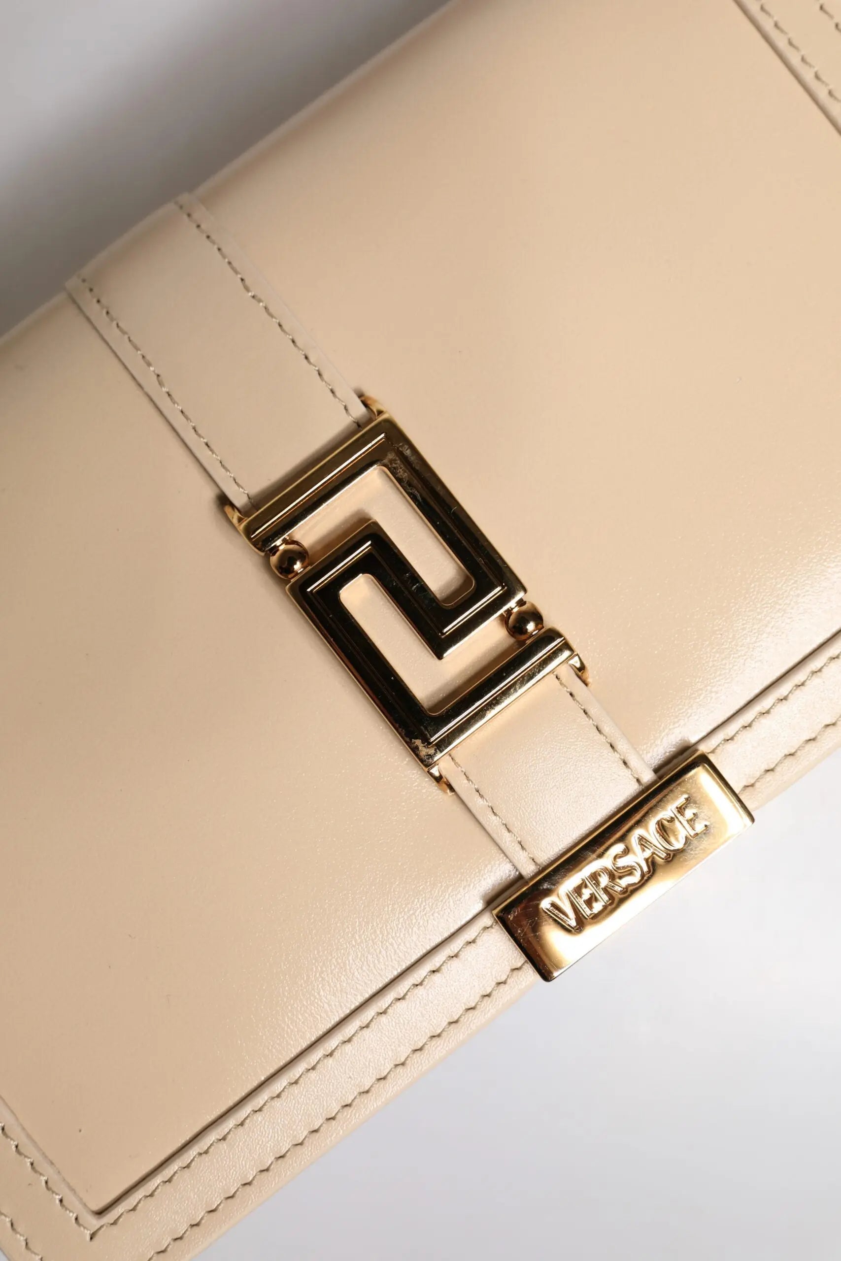 Sac crossbody Versace en cuir beige Versace