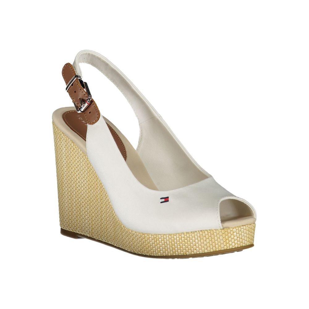 Sandales blanches à talon avec boucle