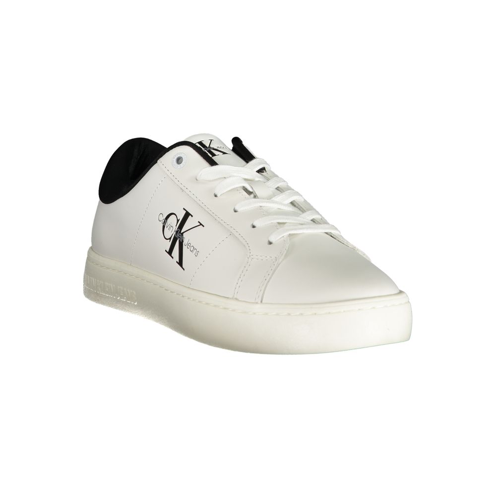 Baskets blanches avec détails contrastants