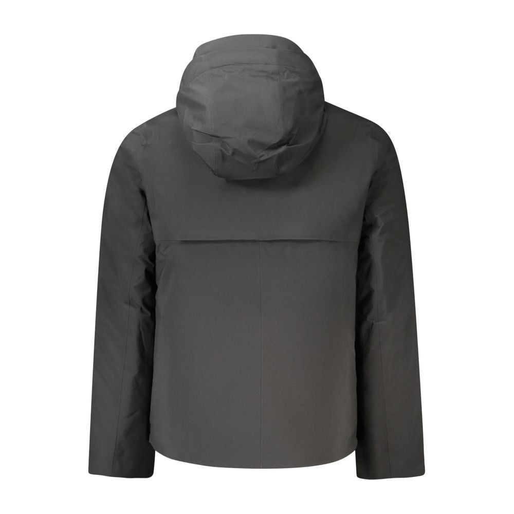 Veste noire avec capuche noire