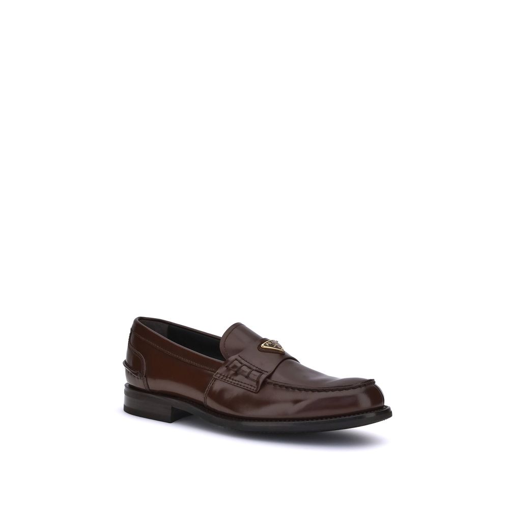 Loafers Prada avec plaque triangulaire noires