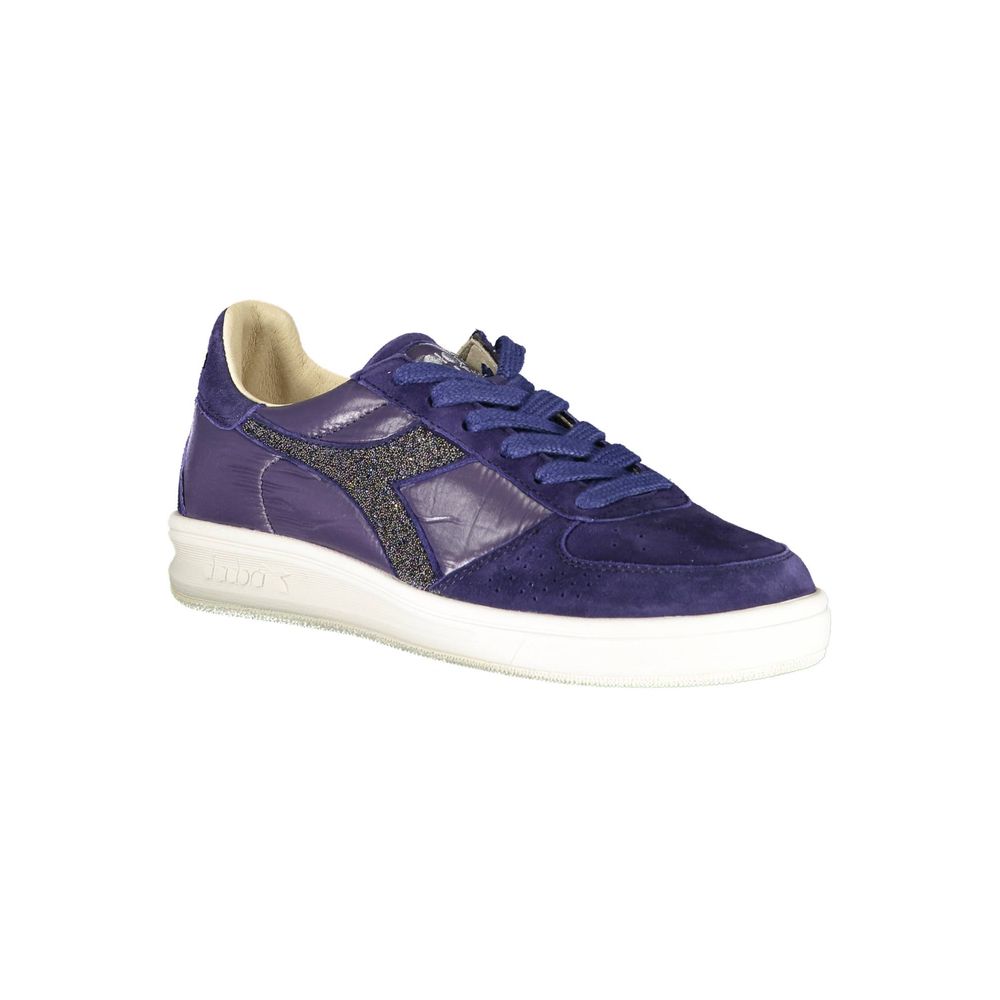 Baskets avec lacets bleues